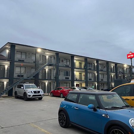 Hometowne Studios By Red Roof San Antonio E - Frost Bank Center Εξωτερικό φωτογραφία