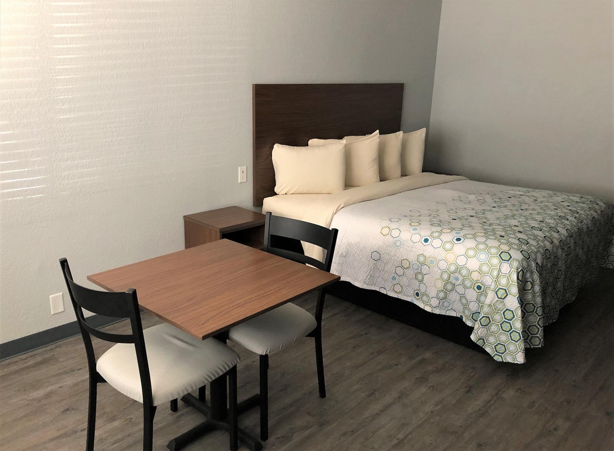 Hometowne Studios By Red Roof San Antonio E - Frost Bank Center Εξωτερικό φωτογραφία