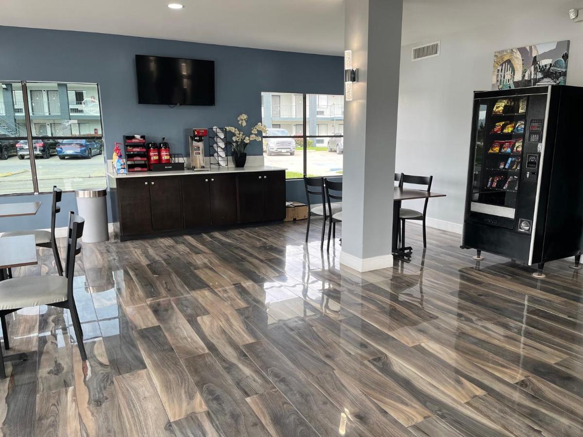 Hometowne Studios By Red Roof San Antonio E - Frost Bank Center Εξωτερικό φωτογραφία