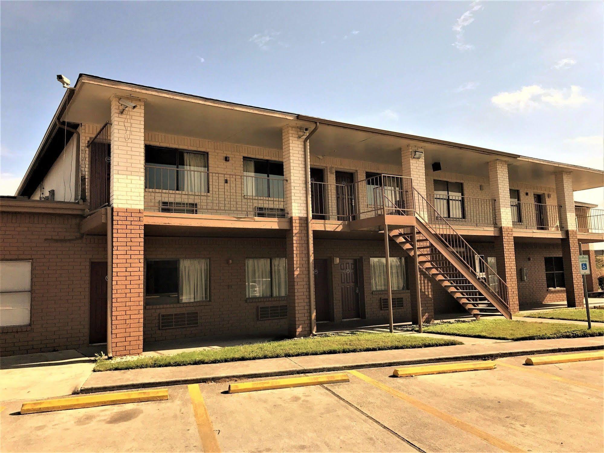 Hometowne Studios By Red Roof San Antonio E - Frost Bank Center Εξωτερικό φωτογραφία