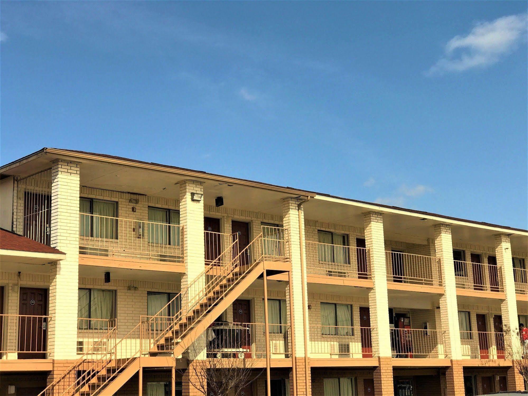 Hometowne Studios By Red Roof San Antonio E - Frost Bank Center Εξωτερικό φωτογραφία